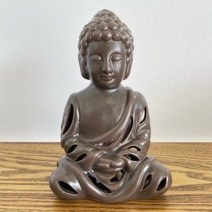 Sitting Buddha statue